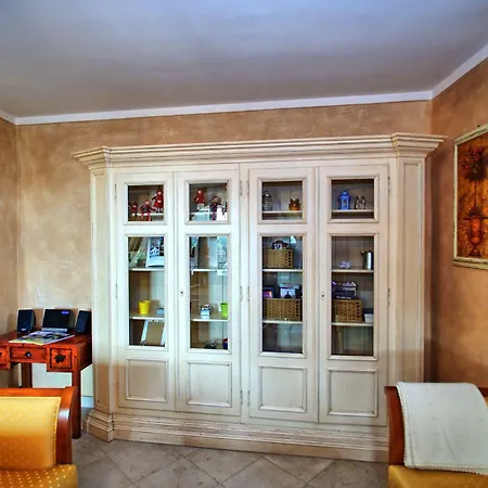 לינה וארוחת בוקר Garni Del Gardoncino 3*